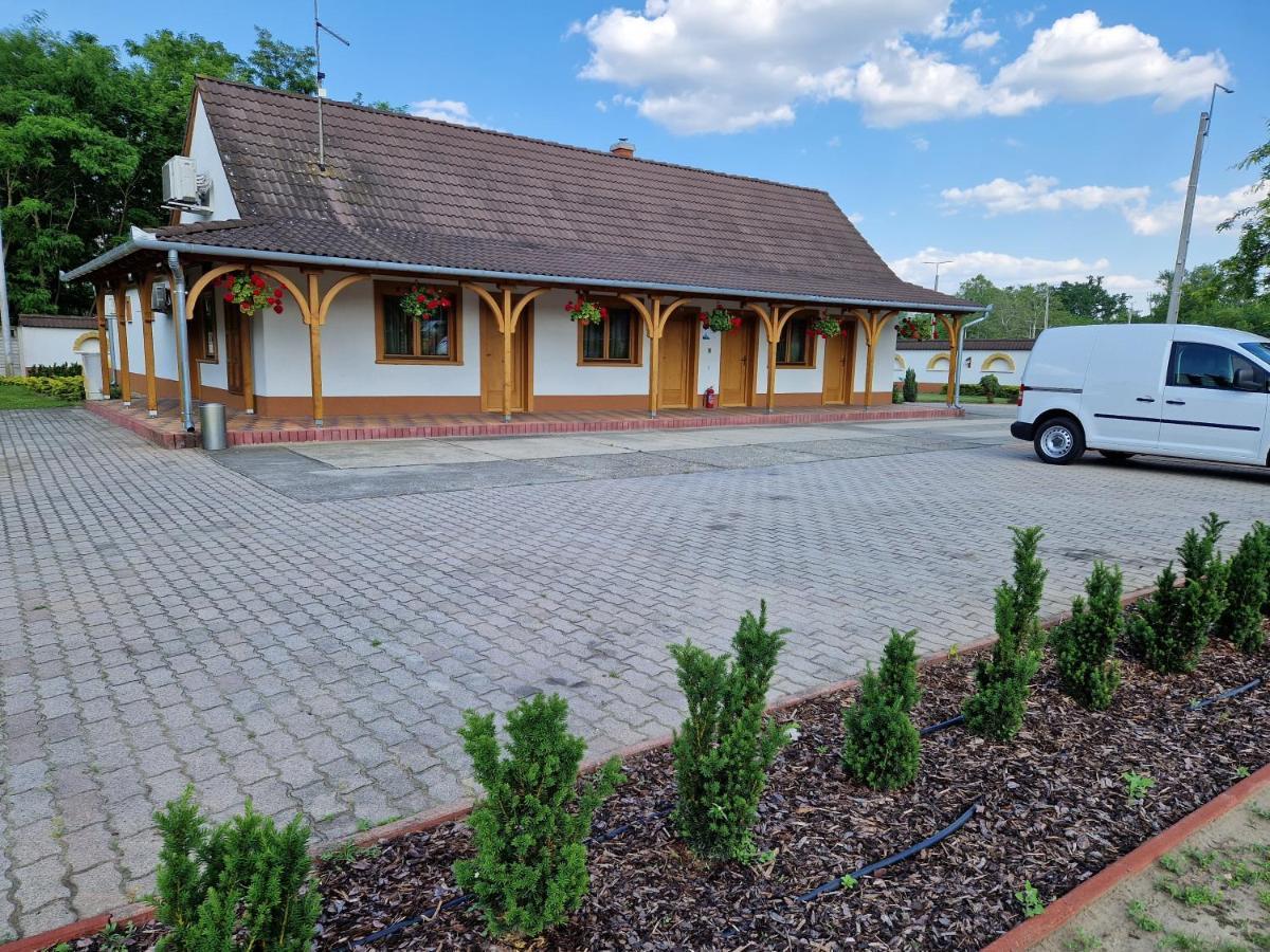 Csalanosi Vendeghaz Hotel Kecskemet Exterior photo