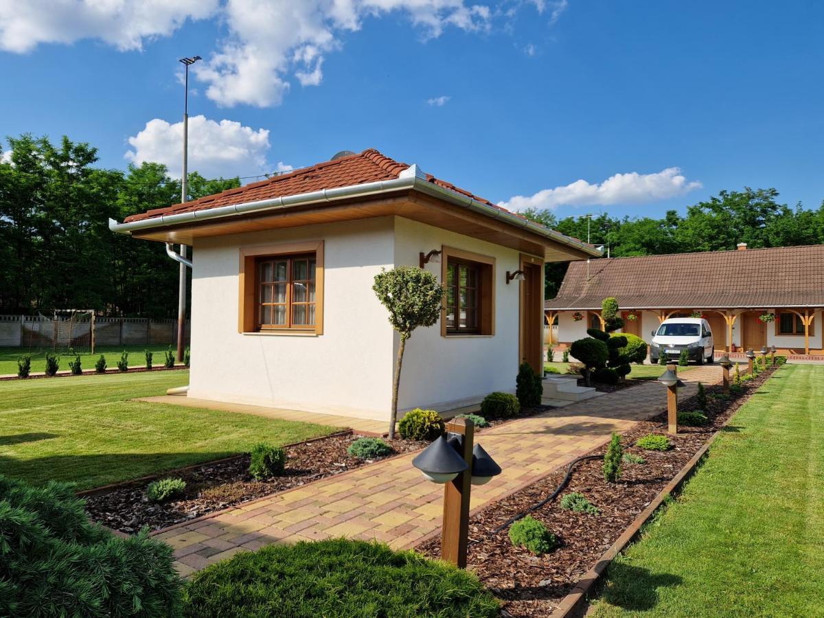 Csalanosi Vendeghaz Hotel Kecskemet Exterior photo
