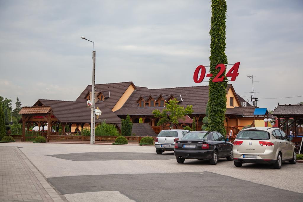 Csalanosi Vendeghaz Hotel Kecskemet Exterior photo